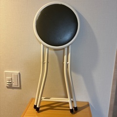 折りたたみスツールの画像
