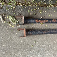 下屋庇の桁受の鉄骨柱の画像