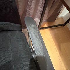 オフィスチェアとデスク(机)の画像