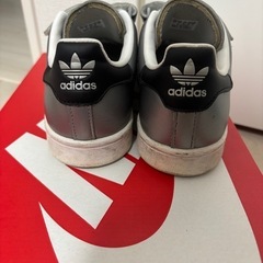 adidas オリジナル　スニーカーの画像