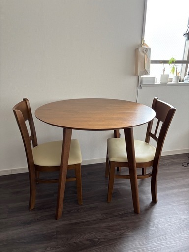 丸テーブル＆チェア2脚セット