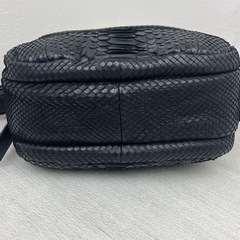 定価25万　最高級蛇革　唯一無二のカッコよさ光沢感　パイソン サコッシュ バッグの画像