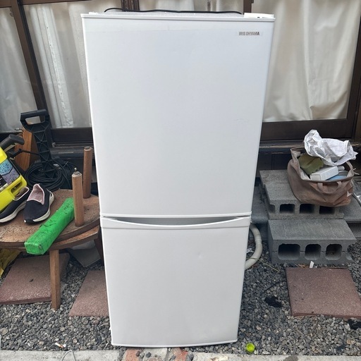 142L 2023年製冷蔵庫アイリスオーヤマ (Romina) 踊場のキッチン