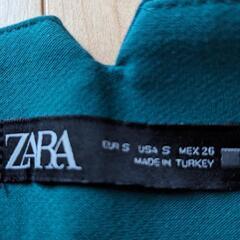 ZARA　深緑スラックスの画像