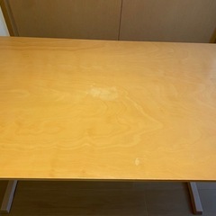 ダイニングテーブルの画像