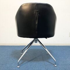 モダンスタイル肘付き360°回転式チェアー 合成皮革ブラック 脚部/スチールクロームメッキ 作業椅子・ダイニングチェア・デスクチェアの画像
