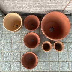 陶器の植木鉢いろいろセットの画像