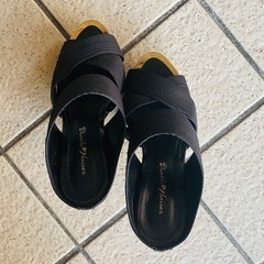 中古★美品★サンダル 黒 サイズ22cmヒール12cmの画像