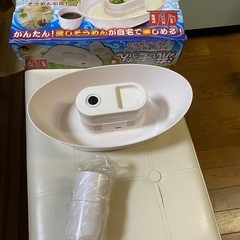 かき氷機、流しそうめん、噴水、水ポットの画像