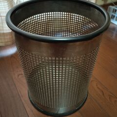 【決定済】ゴミ箱　ダストボックス　金属　メタル　シルバー　メッキ　ごみ箱の画像