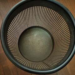 【決定済】ゴミ箱　ダストボックス　金属　メタル　シルバー　メッキ　ごみ箱の画像