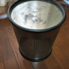 【決定済】ゴミ箱　ダストボックス　金属　メタル　シルバー　メッキ　ごみ箱の画像
