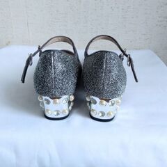 結婚式、パーティーに映えます!　シルバーパンプスの画像
