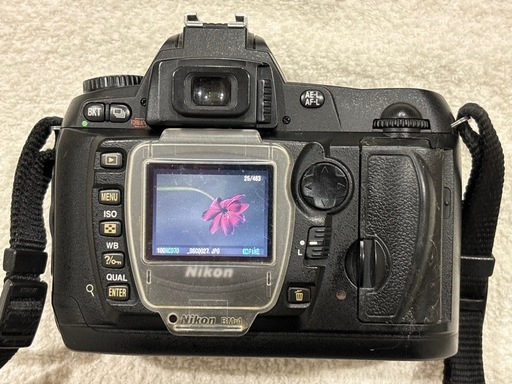 Nikon D70 デジタル一眼レフカメラ　充電器無し Nikon D70 デジタル一眼レフカメラ 充電器無し