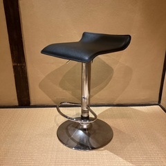 レザー回転椅子
の画像