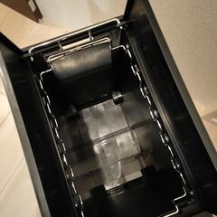 KEYUCA両開きダストボックス L（27L）ブラック ゴミ箱の画像