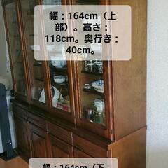 キッチンキャビネットの上部と下部。の画像