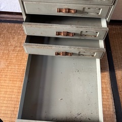 鉄性物入れの画像