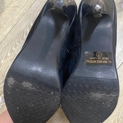 黒　パンプス　靴の画像