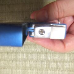 Marlboro CLEARガス充てん式 青色ライターです。ガスが入っていないからか火花は散りますが着火はしません。の画像