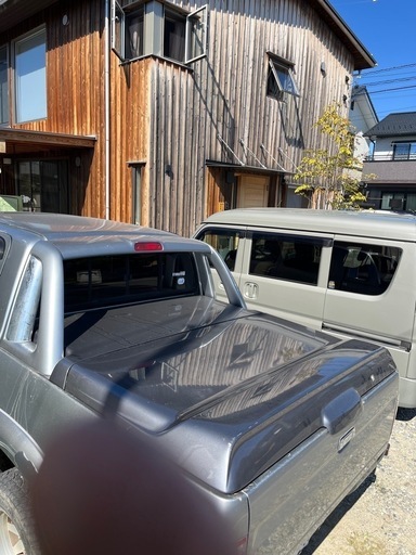 ハイラックス　トノカバー