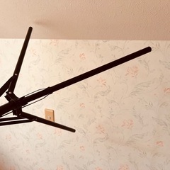LEDリングライト 三脚スタンド付き 外径18イン チカメラ写真ビデオ用照明セット 3色モード/10段輝度調節 65W 3200-5500K 撮影照明用ライト 美容化粧/YouTube生放送/ビデオカメラ撮影用の画像