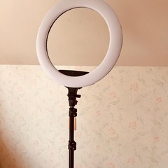 LEDリングライト 三脚スタンド付き 外径18イン チカメラ写真ビデオ用照明セット 3色モード/10段輝度調節 65W 3200-5500K 撮影照明用ライト 美容化粧/YouTube生放送/ビデオカメラ撮影用の画像