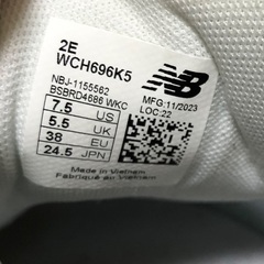 テニスシューズ　24.5の画像
