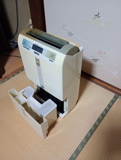 □SHARPシャープ衣類乾燥除湿機 DW-K14FX8,000円 (ジョー) 瀬戸