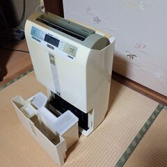 □SHARPシャープ衣類乾燥除湿機 DW-K14FX8,000円 (ジョー) 瀬戸