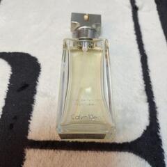 シャネル カルバンクラインエタニティ VERSACE  ARMANI香水の画像