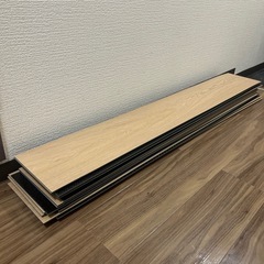 置くだけフロアタイル　木目調　フローリングタイルの画像