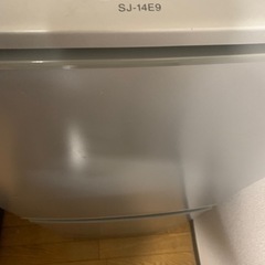 SHARP　137L 冷蔵庫差し上げます     の画像