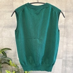 GU UVカットウォッシャブルクルーセーター　M グリーン　ノースリーブ　ベストの画像