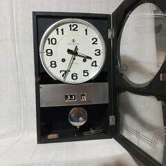 　ねじ巻き式掛け時計の画像