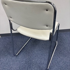 15脚　座面高さ約42センチ　白　1脚200円【10日までに連絡くださるとありがたいです。】　※説明お読み下さいの画像