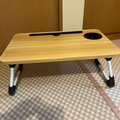 小さいテーブルの画像