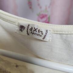 レディースワンピースとTシャツの画像