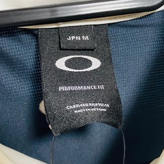 【新品】オークリ　ゴルフウェア　タグ付きの画像