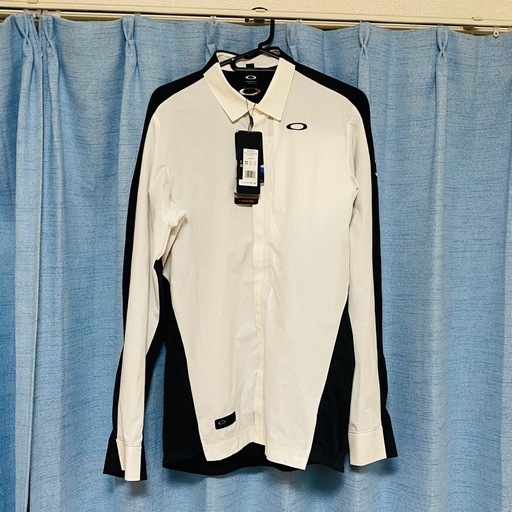 【新品】オークリ　ゴルフウェア　タグ付き