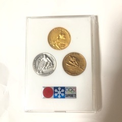 「商談中」1972年札幌オリンピック冬季大会金、銀、銅の３枚セット記念メダルの画像