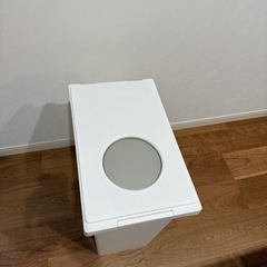 ゴミ箱の画像