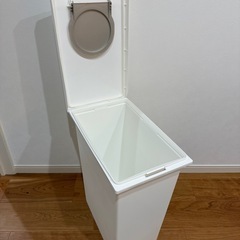 ゴミ箱の画像