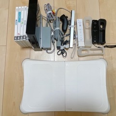 【すぐ遊べるフルセット】Wii本体＋バランスボード＋運動系ソフト5本セット
の画像