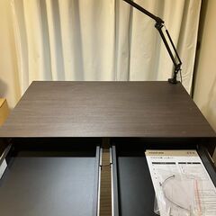 【取引済 ありがとうございました】KOIZUMIファーニチャー学習机 ウォルナット柄 ⭐︎正規品デスクライトをセットで（奈良市・生駒市・木津市）の画像