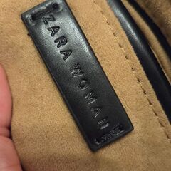 ZARA　ハンドバッグ　黒色　ベージュの画像