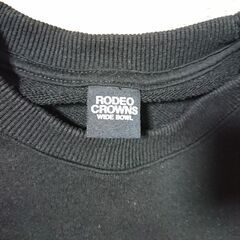 ♠　RODEO CROWNS WIDE BOWL（ロデオクラウンズ ワイドボウル） BIG FLOWER スウェットトップス　黒　サイズL　メンズ 　レディース　どちらでも着られそうですの画像