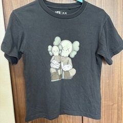 ユニクロ　カウズ　Tシャツ　130の画像