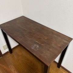 木製テーブルの画像