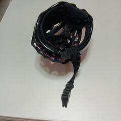 2000円 ブリヂストンの女性ものの自転車のヘルメットです 紐のところは カチャッと 調節が長さを調節ができるようになっております よろしくお願いいたしますの画像